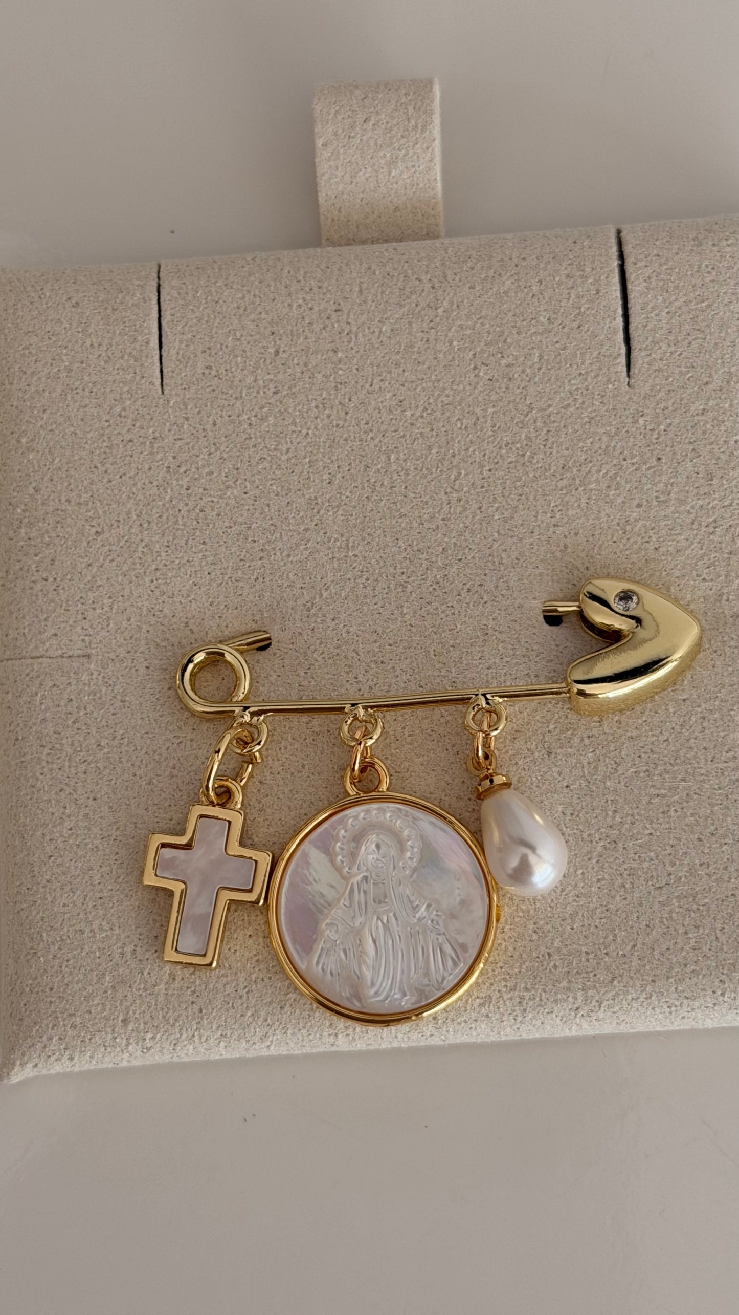 Mother-of-pearl and pearl Baby Pin