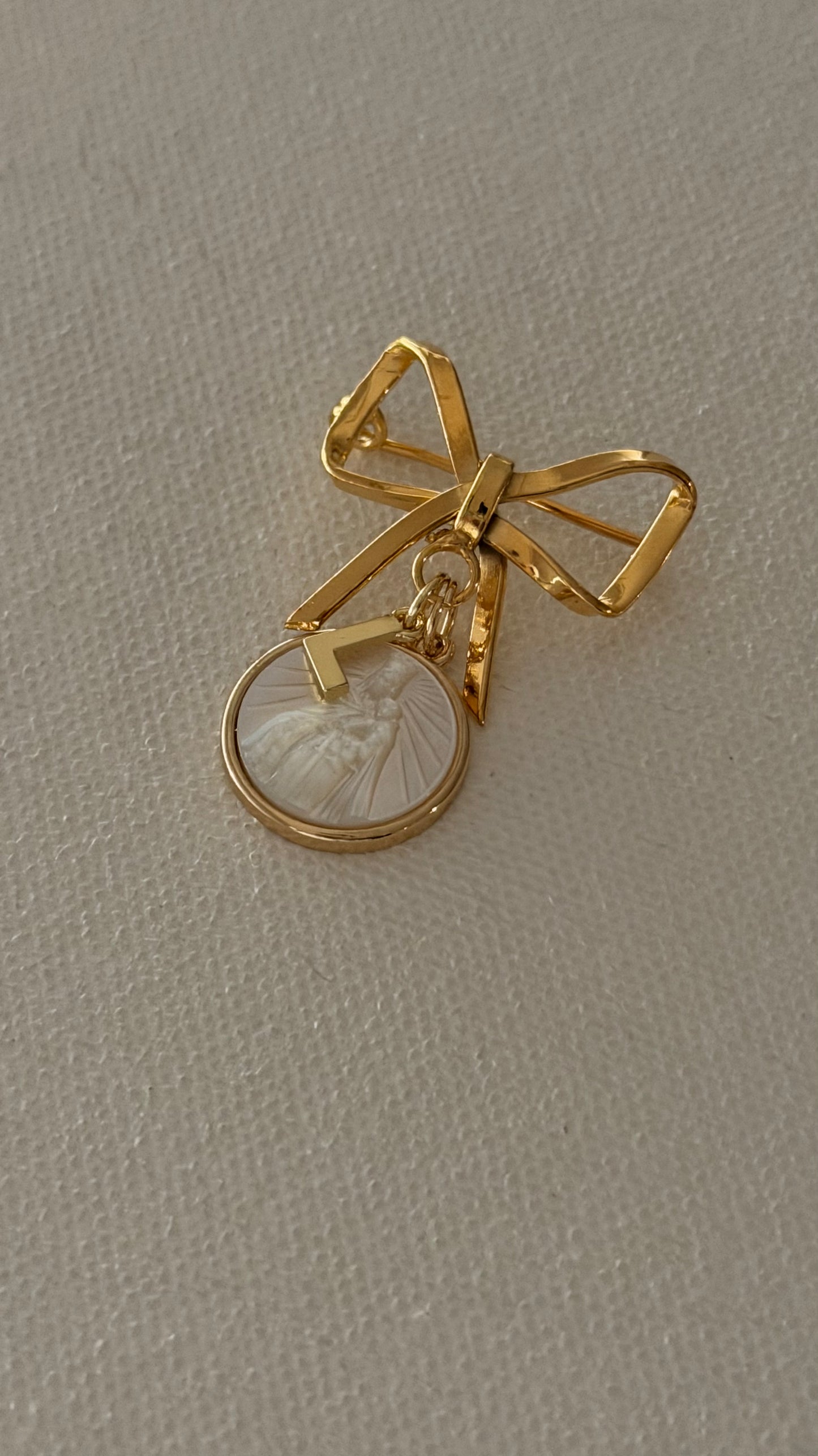 Baby Pin V Carmen