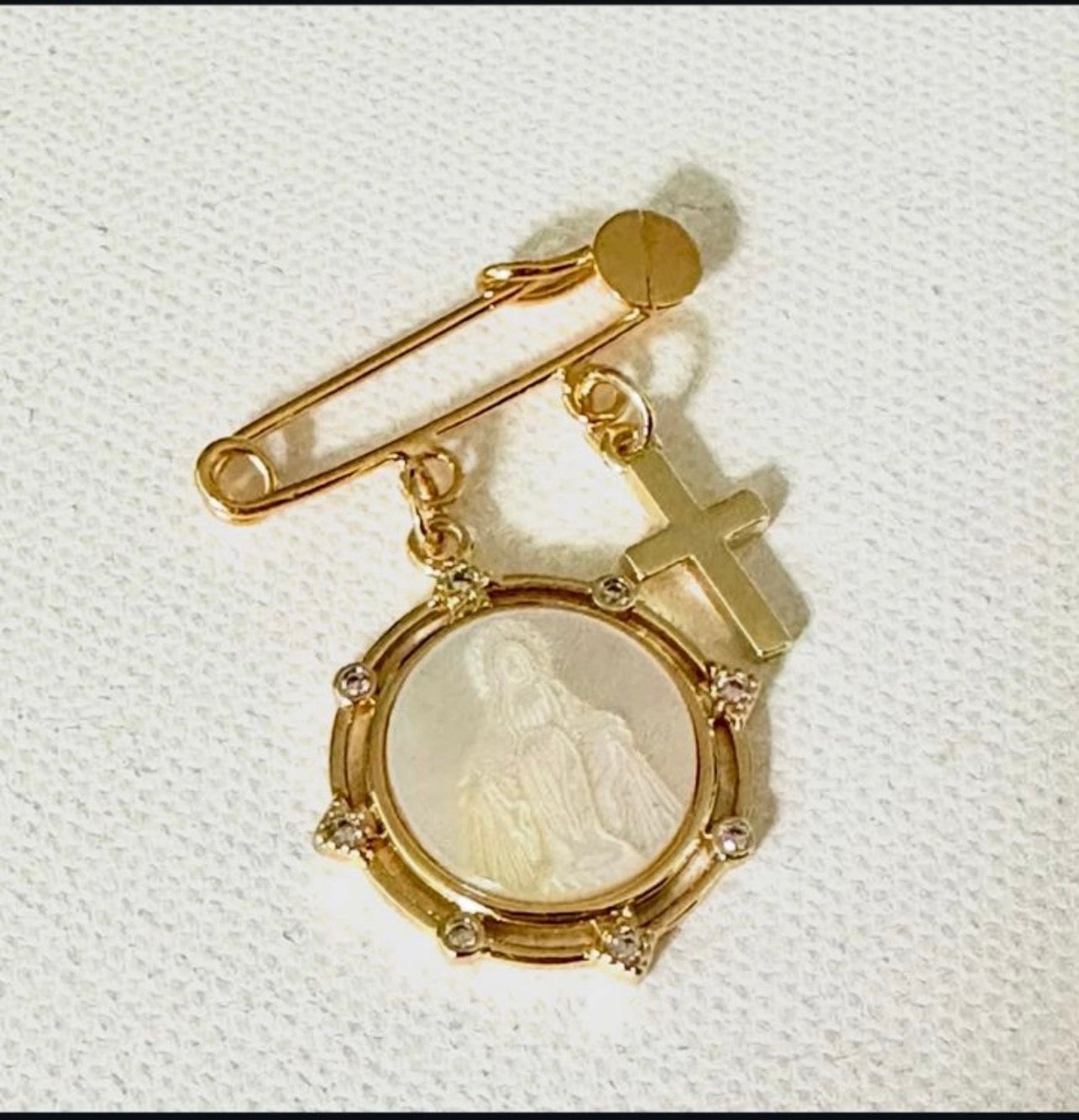 Baby pin Milagrosa y cruz
