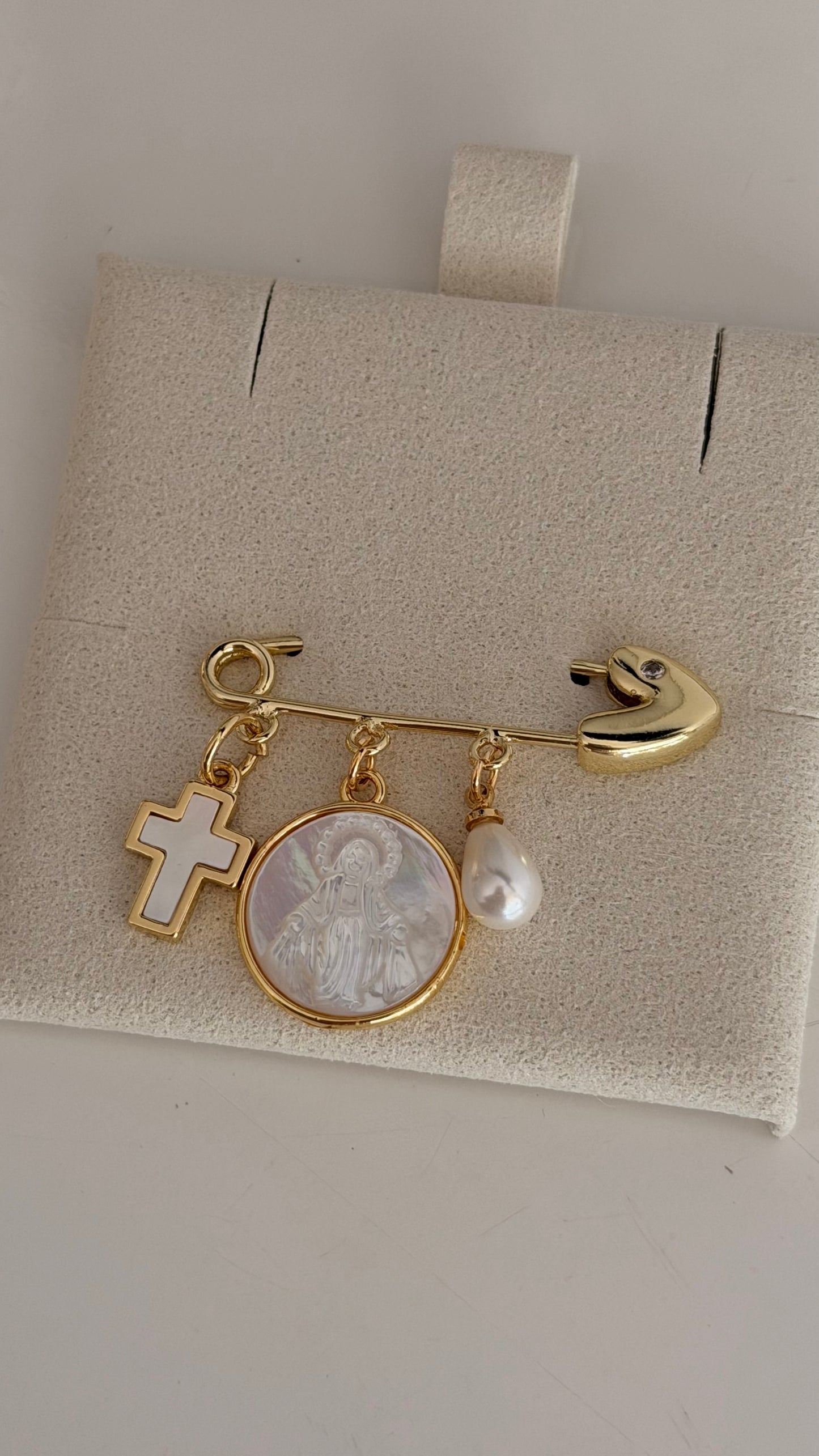 Mother-of-pearl and pearl Baby Pin