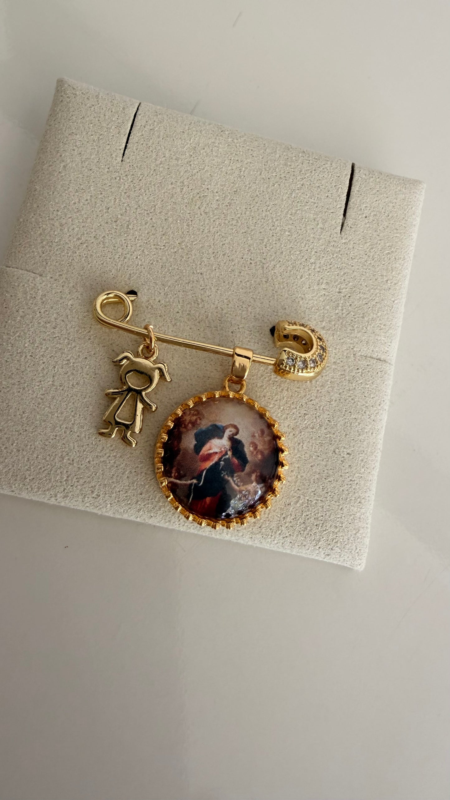Pin Virgen Desatanudos