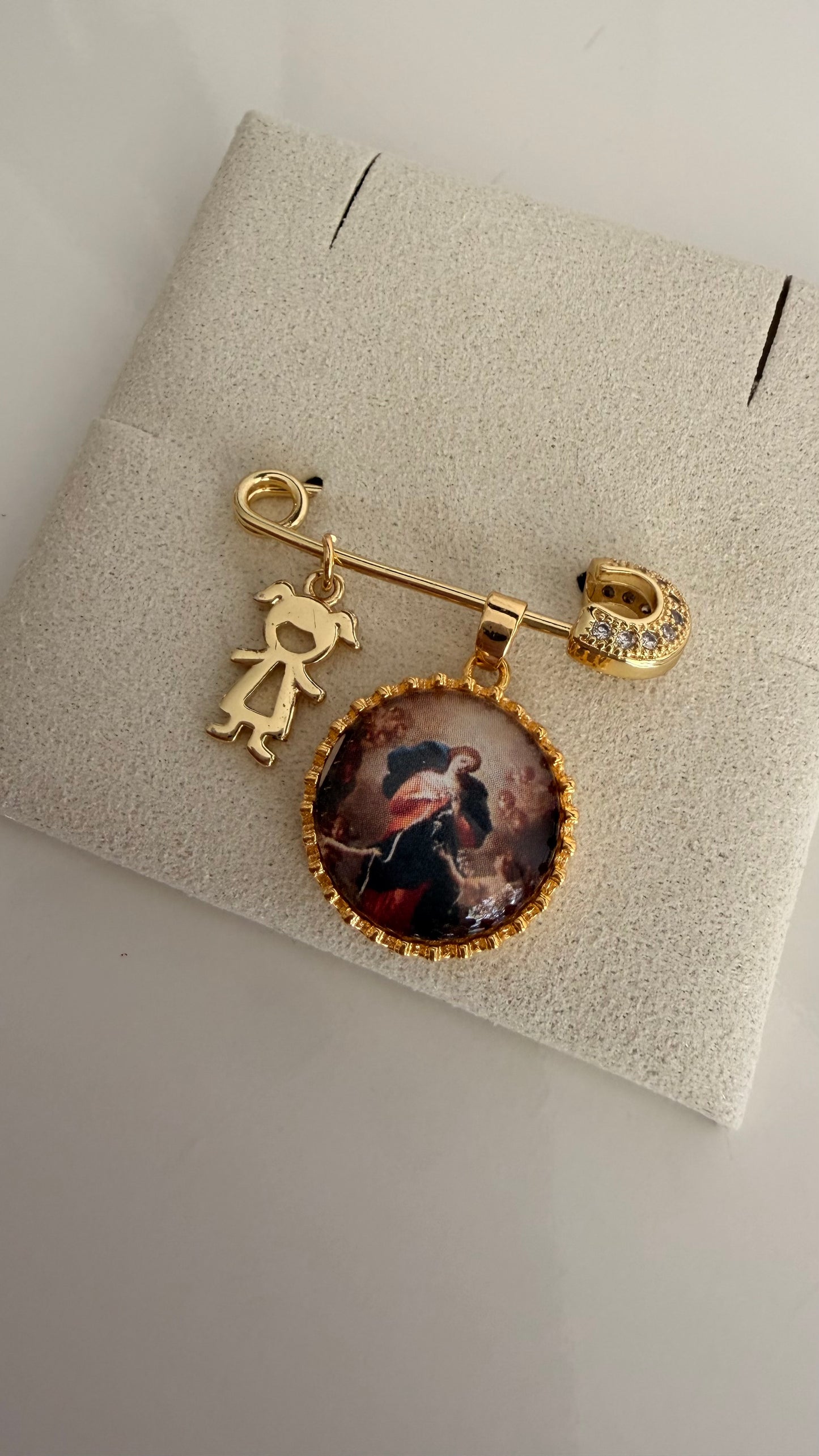 Pin Virgen Desatanudos