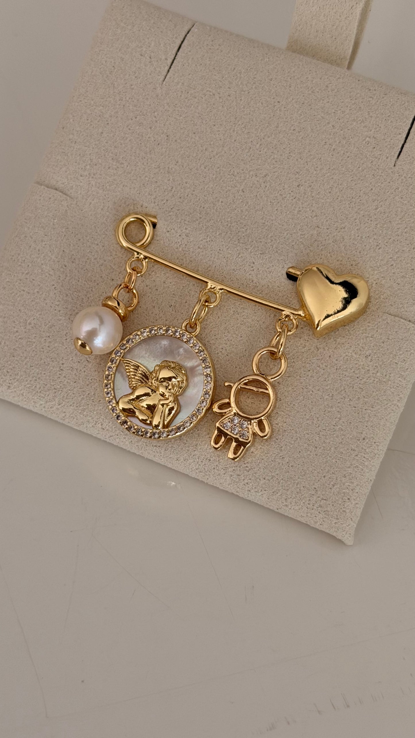 Pearlescent Angel and child in Baby Pin