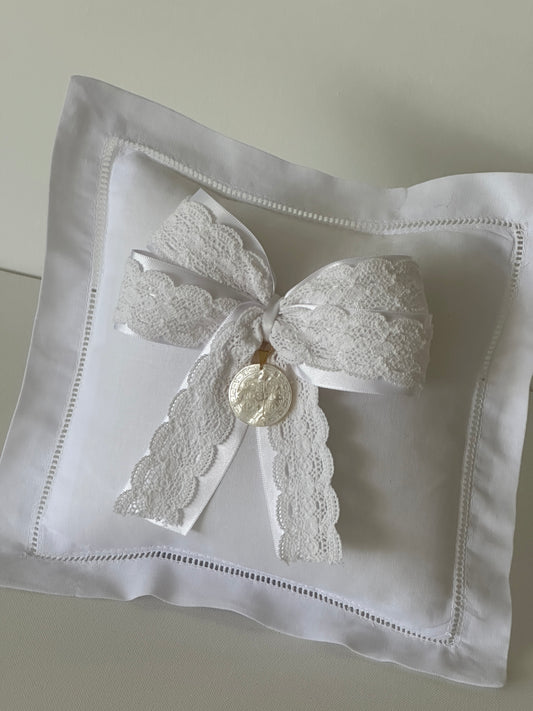 Lace White Cruz San Benito Abad