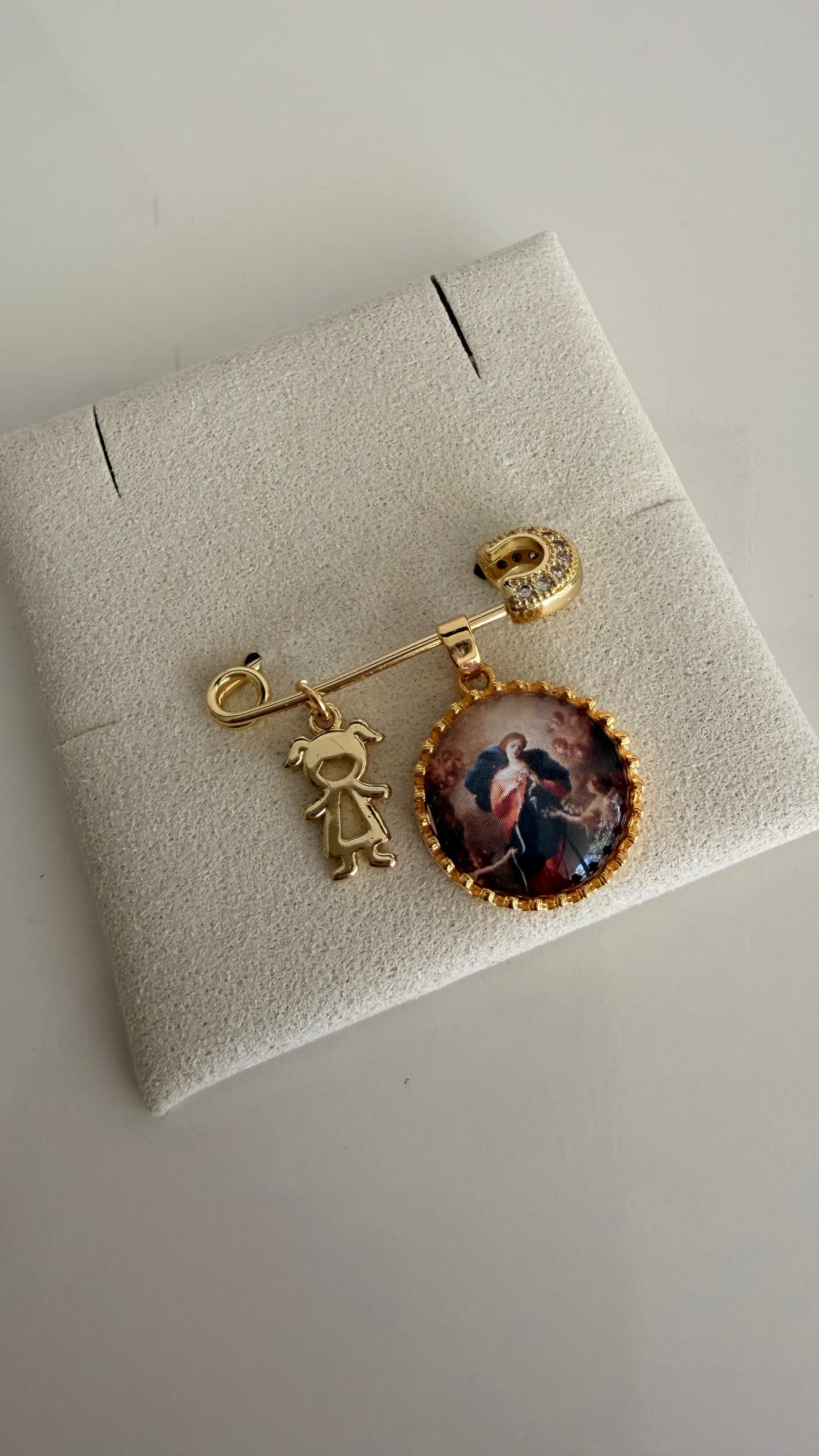 Pin Virgen Desatanudos