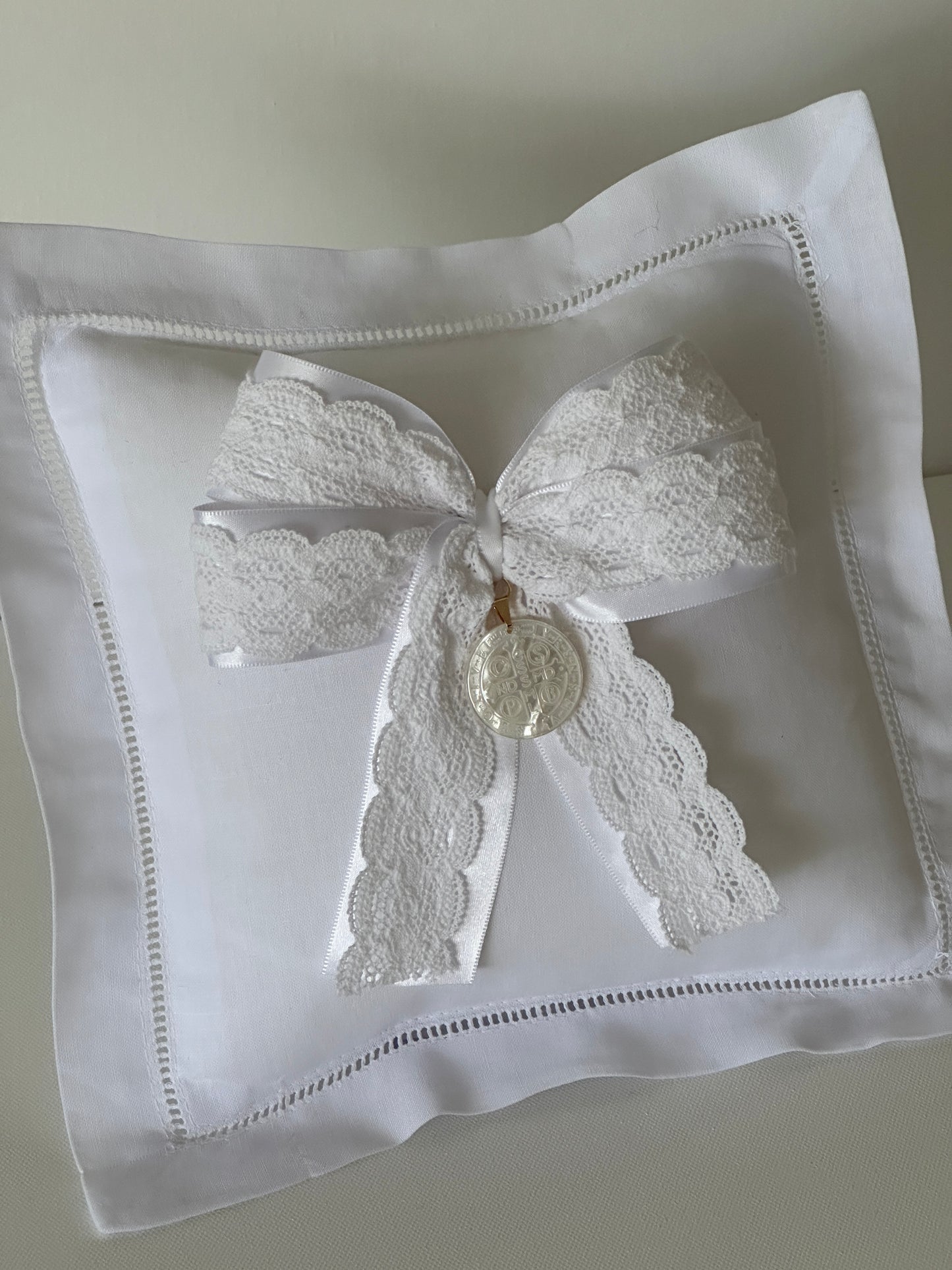 Lace White Cruz San Benito Abad