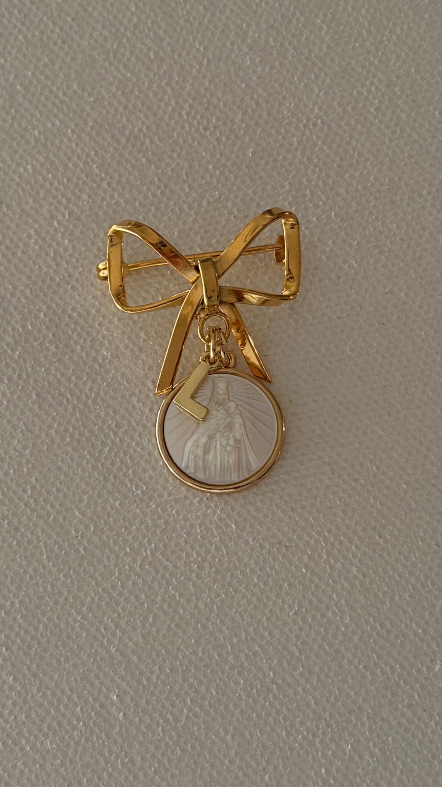Baby Pin V Carmen