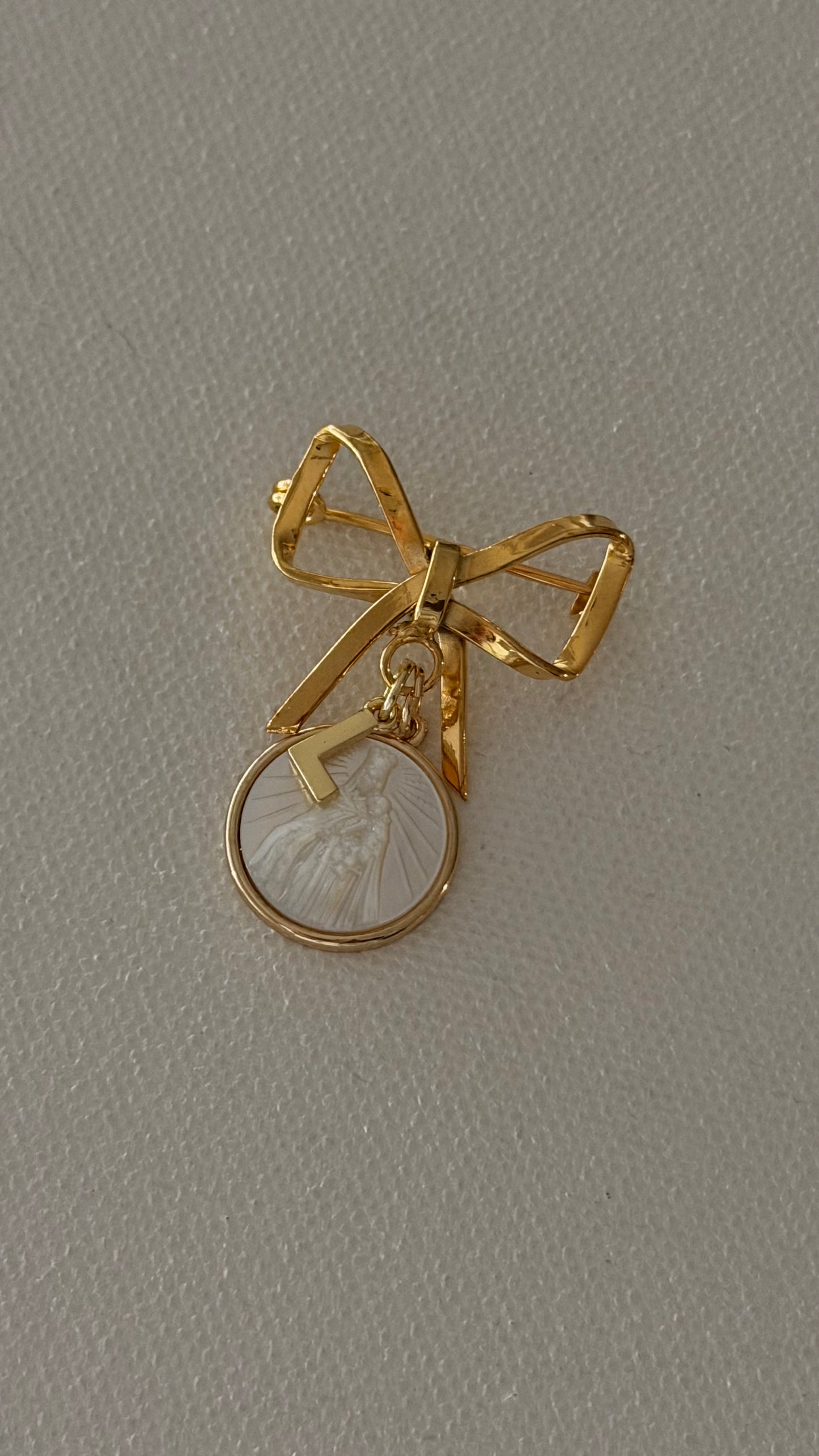 Baby Pin V Carmen